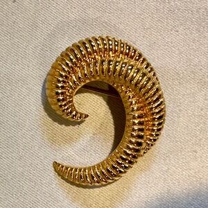 Vintage Monet Gold Textured Modernist Nautilus Bold Large Brooch